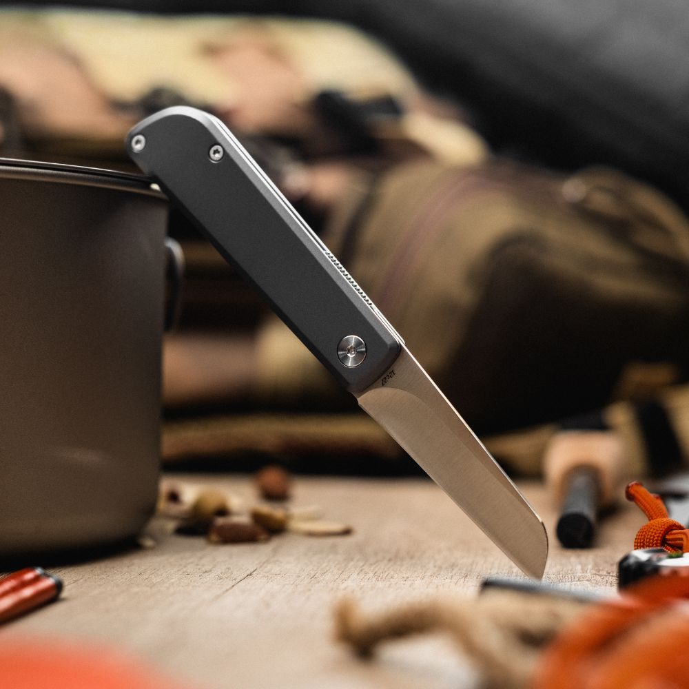 The Samla Compact Sheepsfoot Pocket Knife